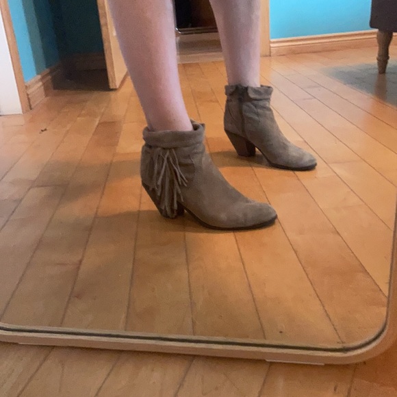 Sam Eldeman Louie fringe boots - Picture 6 of 10